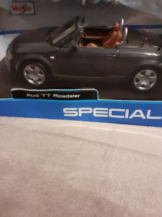 Machete  auto Maisto 1/18 Mercedes AMG GT  AUDI  TTR