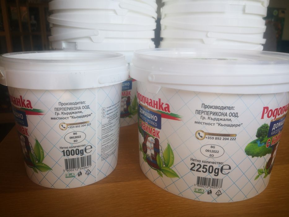 Пластмасови кофи от 2.25кг кисело мляко