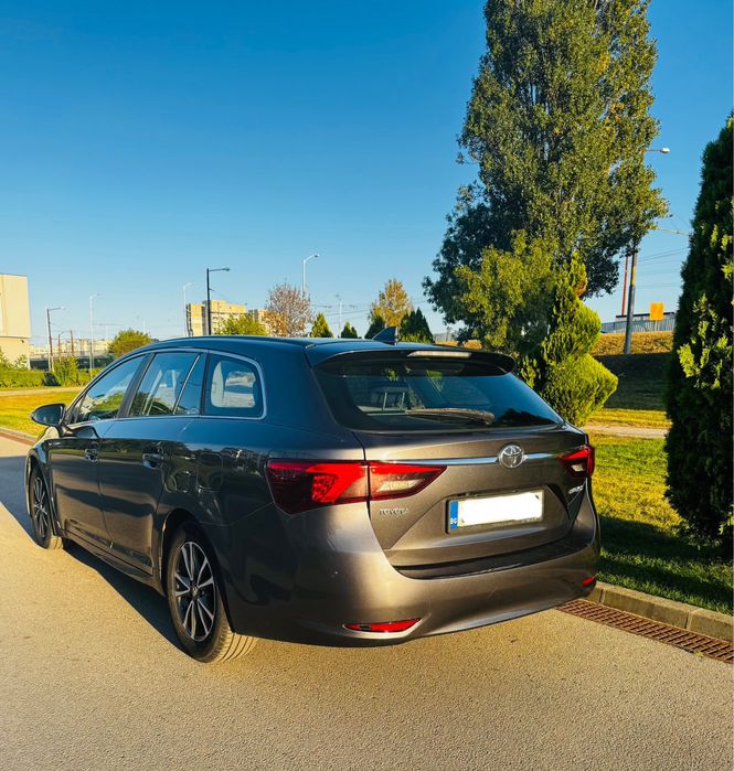 Тойота Авенсис комби 2016