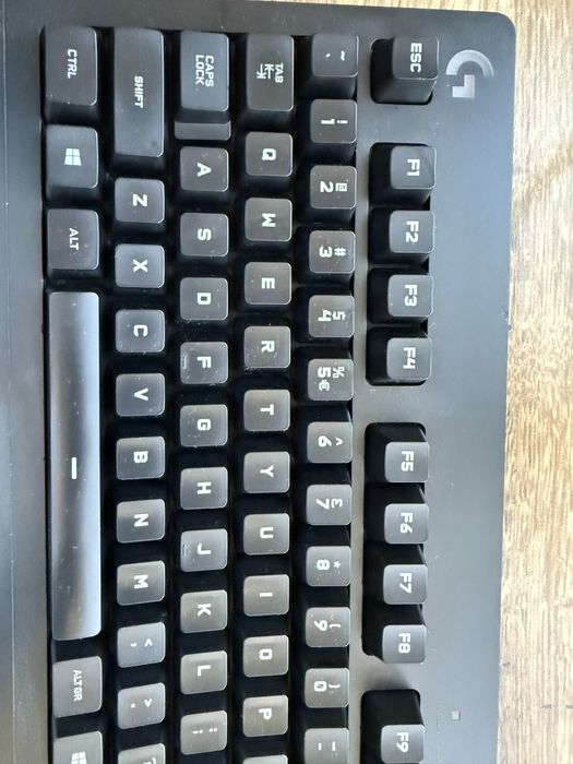 Геймърска клавиатура Logitech g213 rgb