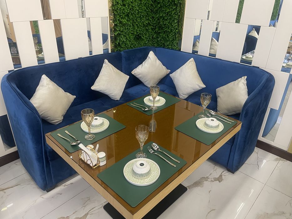 Столы и диваны для кафе и ресторанов