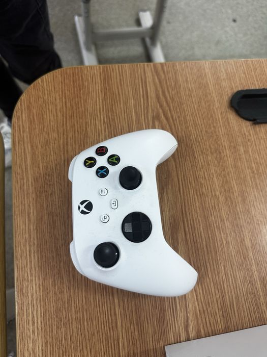 Xbox series s aproape ca nou