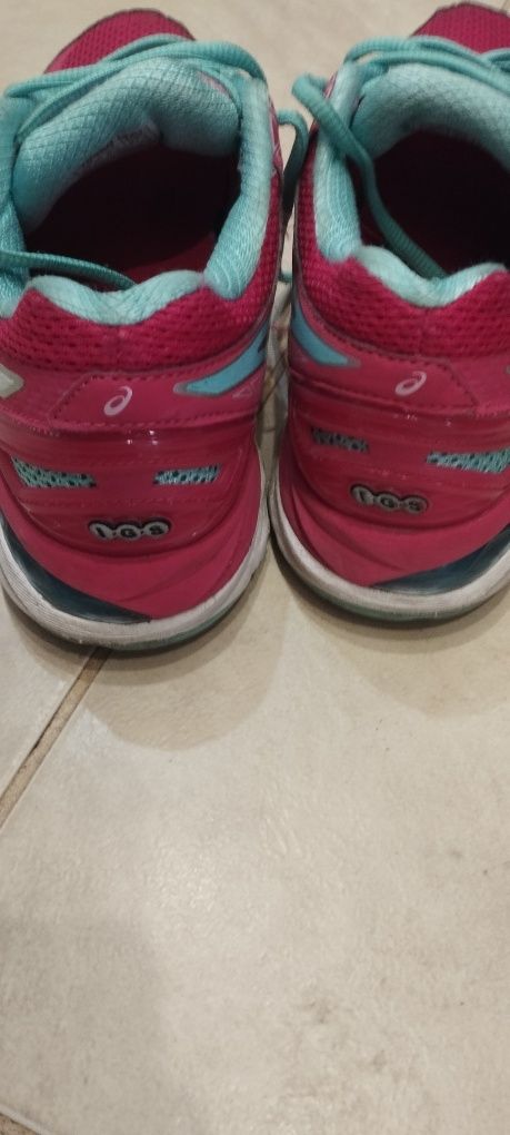 Маратонки ASICS  36 номер