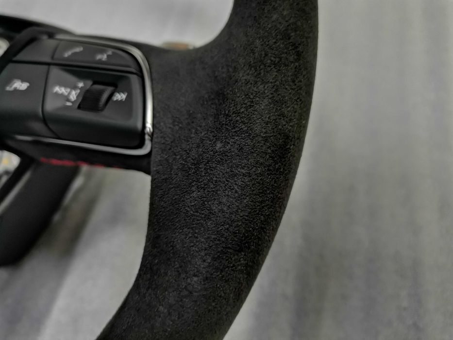 НОВ Спортен Волан Audi RS Алкантара RS3 A3 S3 8Y RSQ3 Q3 82A419091BD