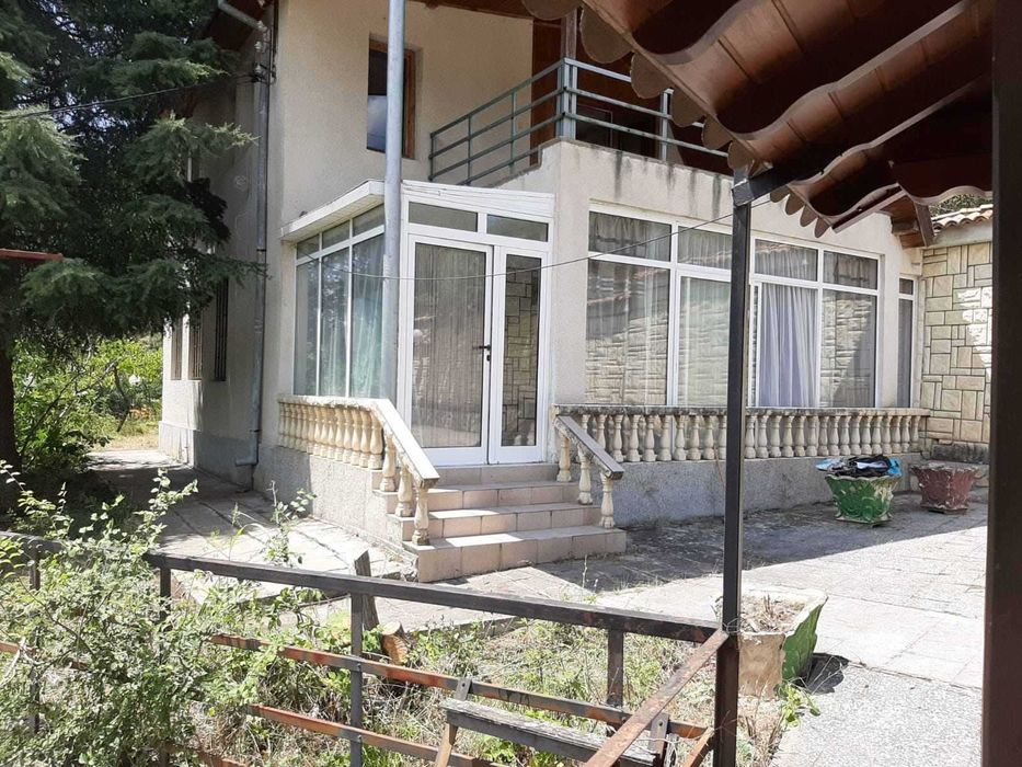 Продавам УПИ 500 кв.м в с.Лиляново Община Сандански и двуетажна сграда