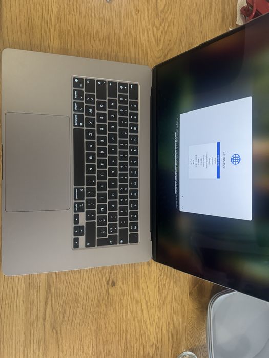 Apple MacBook Air 15", Apple M2 Перфектен Немска Клавиатура 1000лв