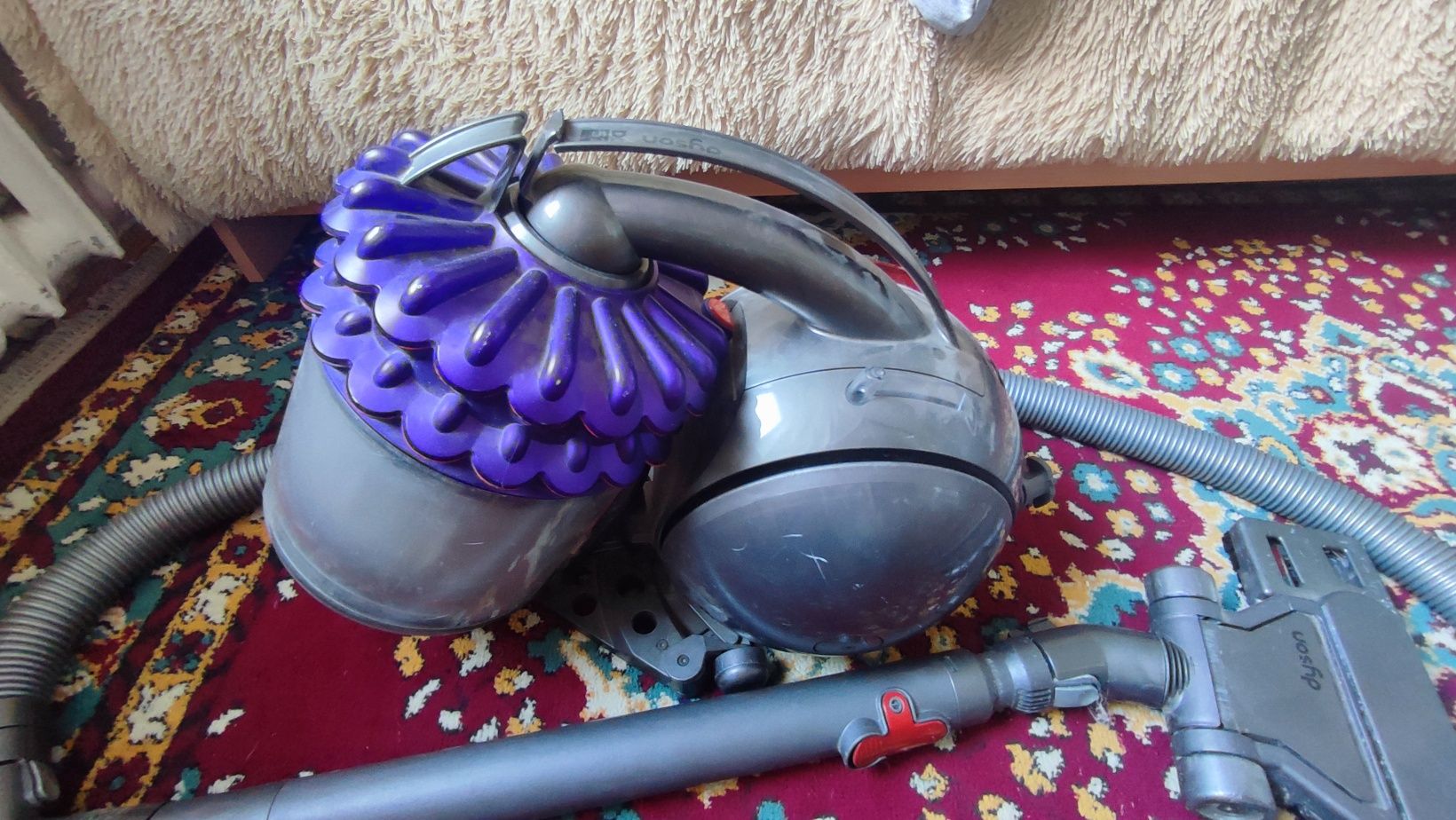 Пылесос Dyson DC52