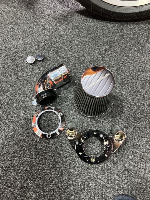 Vând kit filtru de aer Screamin’ Eagle pentru Harley Davidson 103