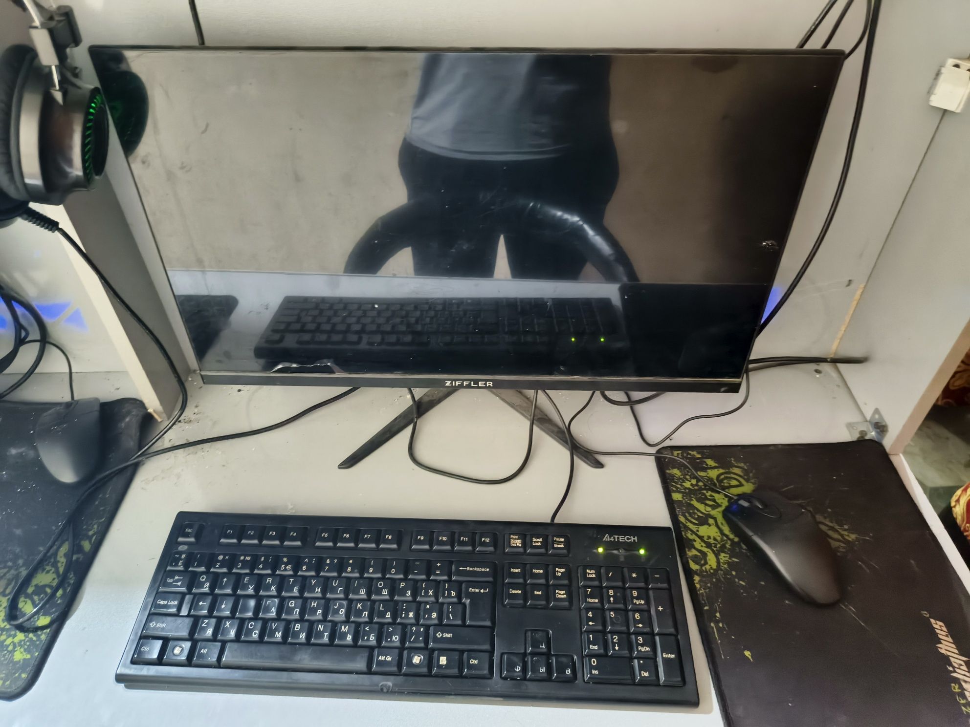 KOMYUTER komplekt 12 ta Mebeli bilan stullari ham bor
