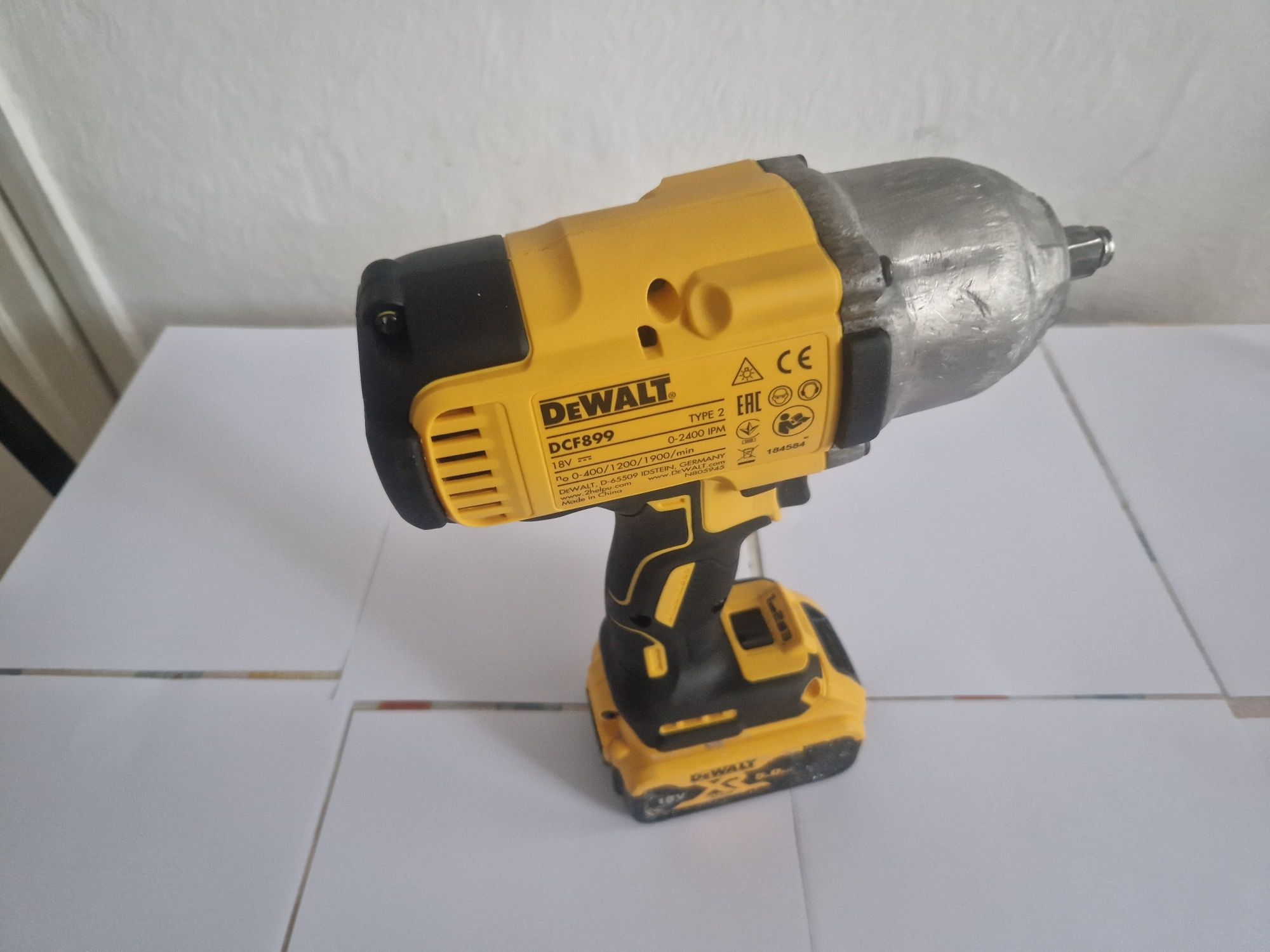 Продавам Акумулаторен Ударен Винтоверт с квадрат 1/2, Dewalt 899