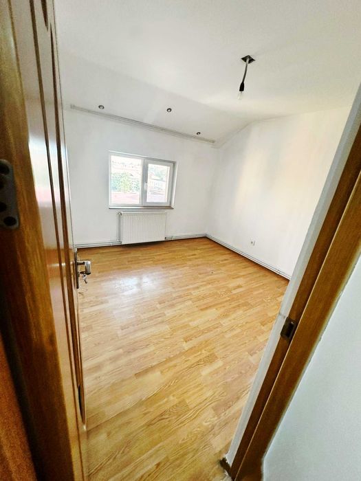 De vanzare apartament 2 camere,  decomandat, zona 8 Mai, Tg-Jiu
