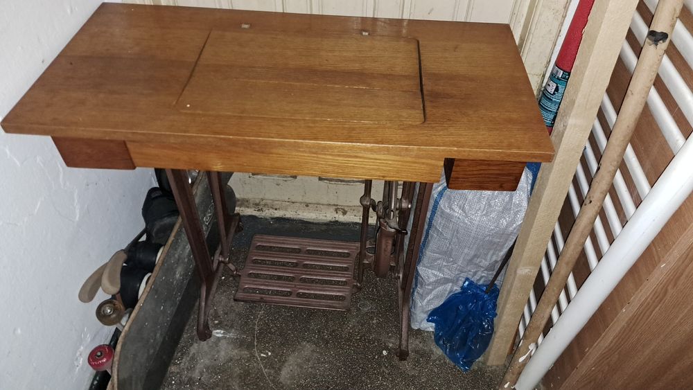 Masina de cusut veche functionabila