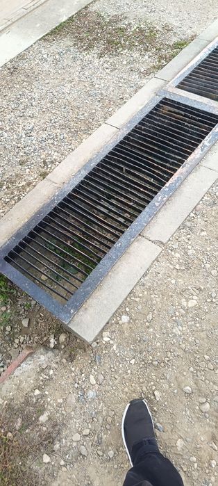 Vând Grilaj pod aproximativ 15m liniar