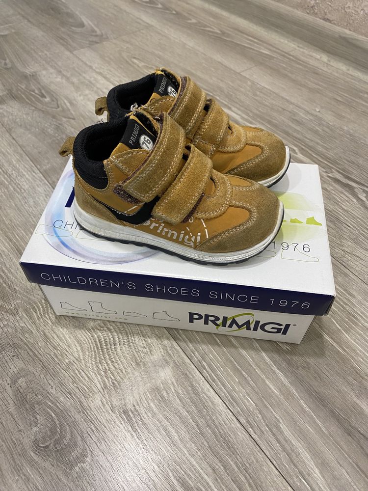 Детски боти обувки кецове Primigi