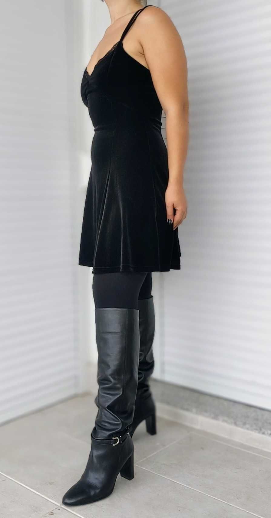 Rochie neagra de catifea New Look model camisole marimea M-L