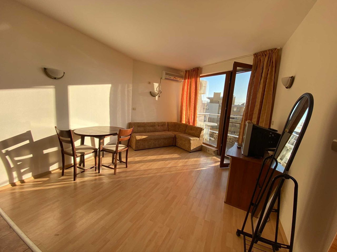 Дава се под наем Тристаен апартамент в Свети Влас - 80 кв.м за 2499 € - Снимка #2