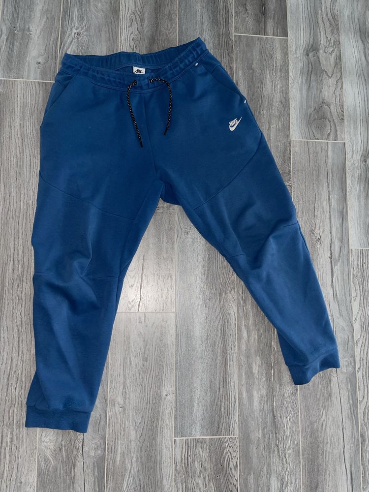 Pantaloni nike tech fleece L albastrii