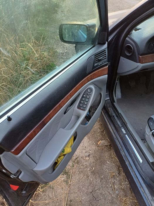 BMW e39 2.5d touring, 2001, 1600 euro, stare de funcționare impecabilă