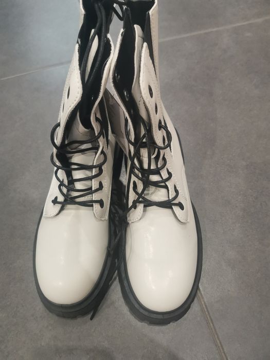 Нови бели боти от Мат Старр