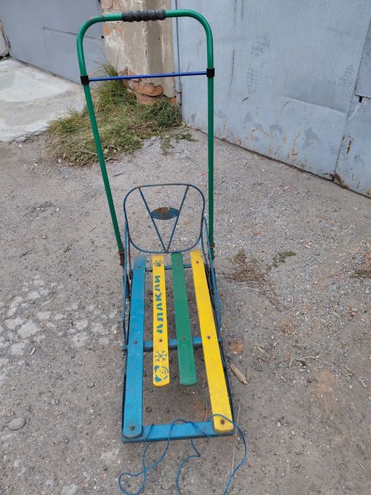 Санки на зиму в хорошем состоянии