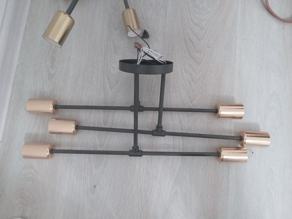 Продам люстру срочно