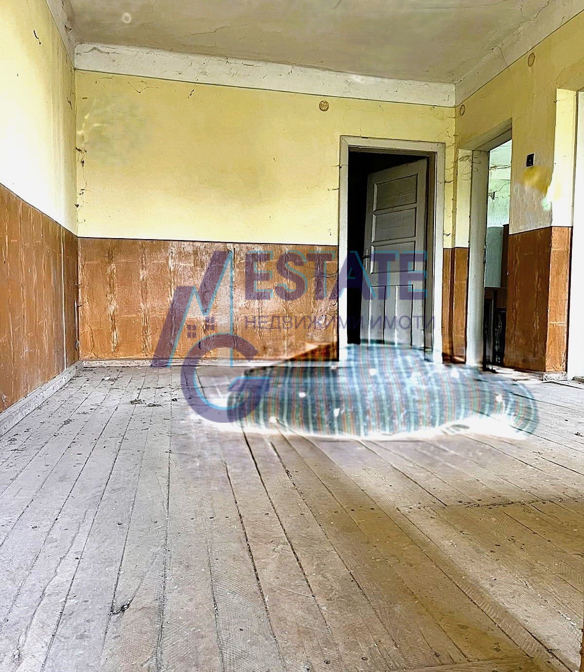 Двуетажна къща с голям двор и прекрасна гледка в село Фазаново