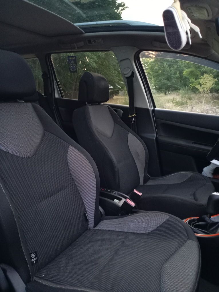 Peugeot 307 1.6 benzina model 7 locuri