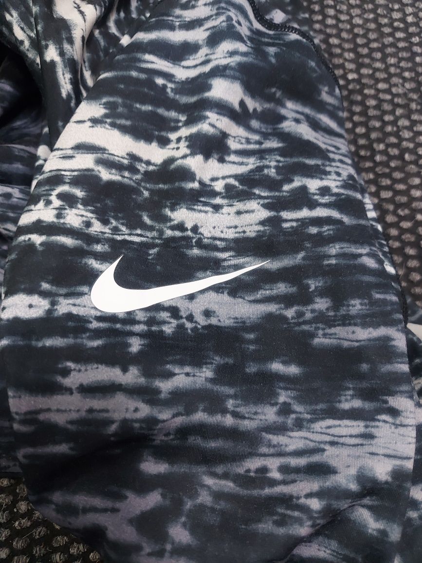 Nike pro Дамска блуза XL размер