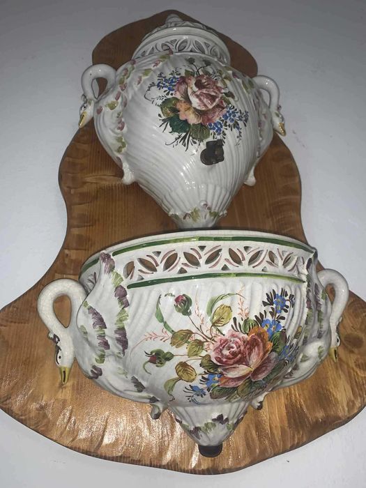 Cismea din portelan cu maner de lebada