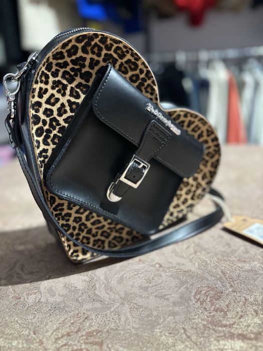 Dr. Martens Heart Backpack – Leopard Print
