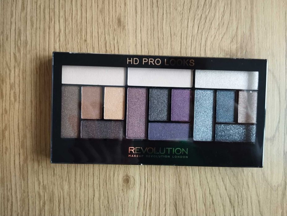 Revolution палитра