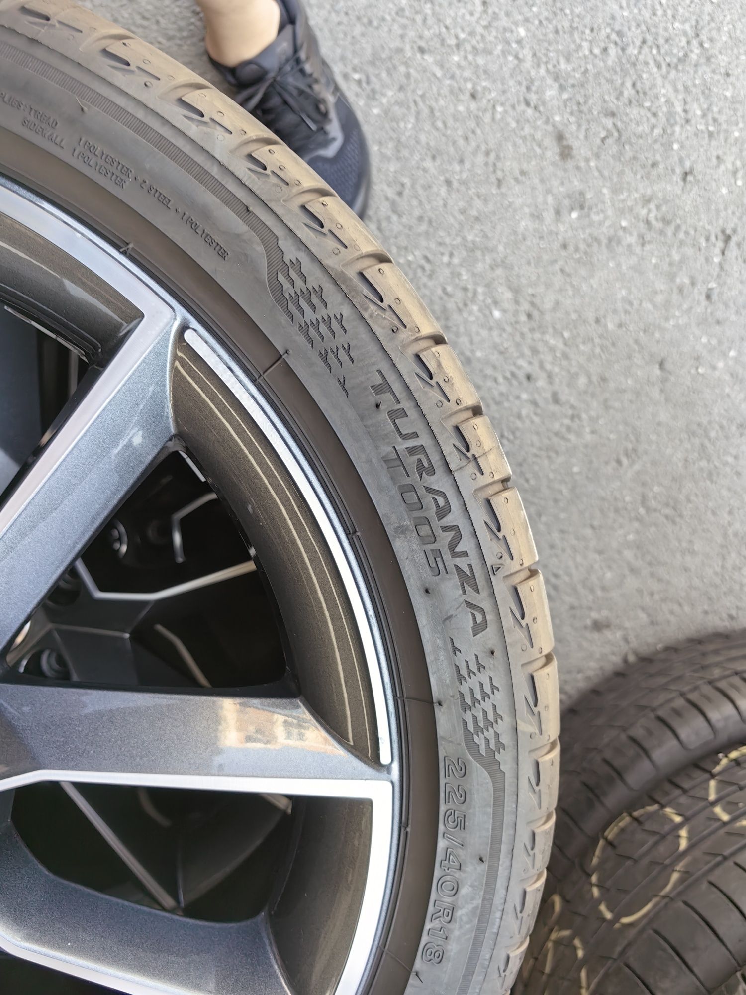 4 броя летни гуми 225/40/18. BRIDGESTONE
