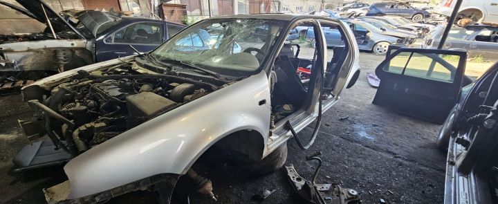 Debitmetru aer 0 280 217 121 Volkswagen VW Golf a 4-a generatie