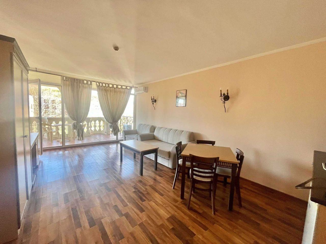 Продава се Двустаен апартамент в к.к. Елените - 86 кв.м за 663 €/кв.м - Снимка #1