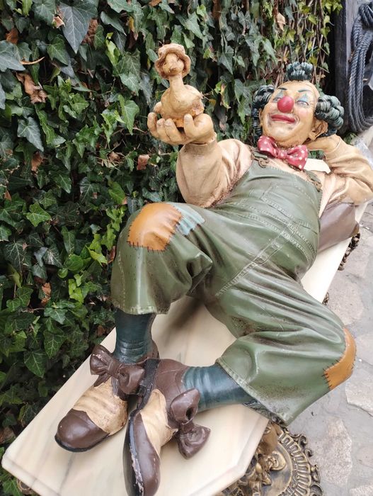 Порцеланова фигура - клоун