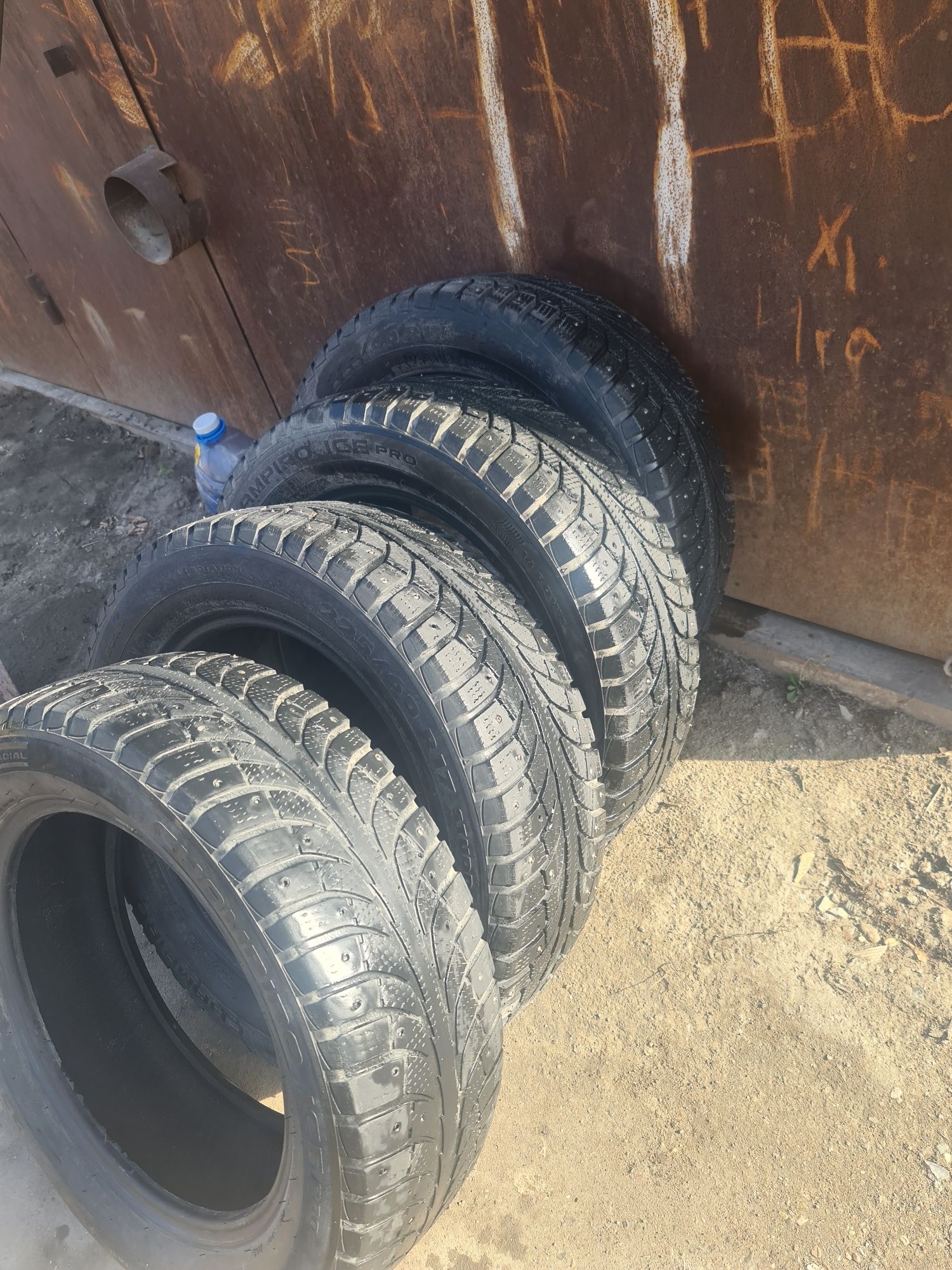 Продается зимние шины 225/60R17