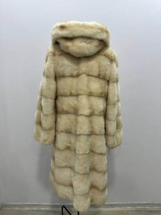 Норковые шубы отличного качества.Отделка из меха чернобурки