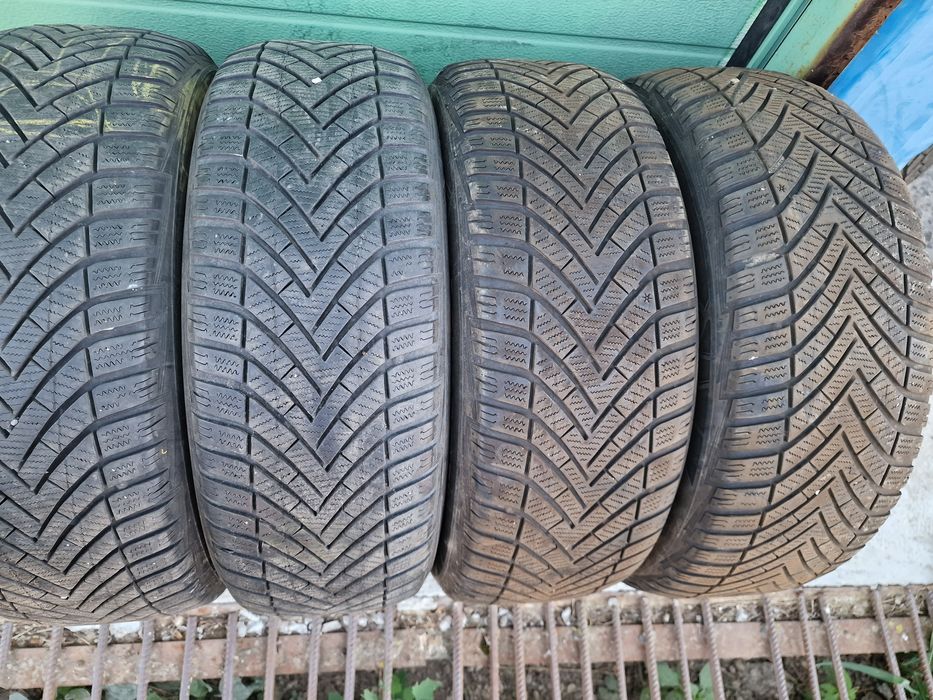 Anvelope 205/55R16 marca Vredestein, M +S, DOT 2022