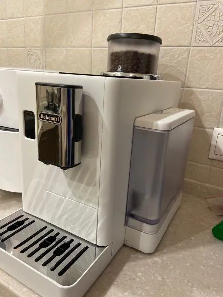 Кофемашина DeLonghi Rivelia EXAM440.55.B / BG/ G / W