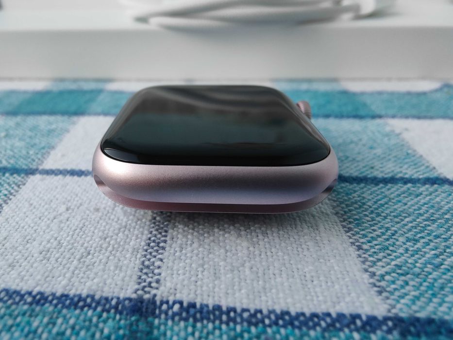 Изключително запазен Apple Watch Series 9 45мм Pink GPS с 95% батерия