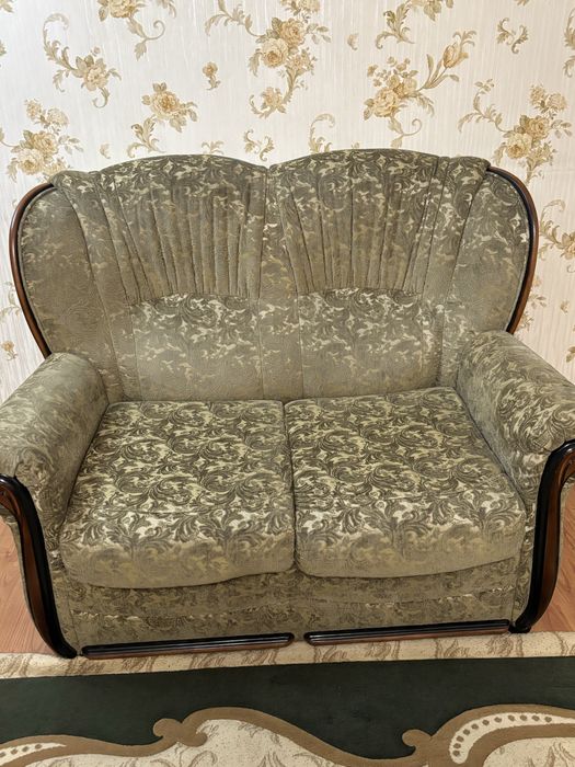 Продам расскалдной диван, два кресла