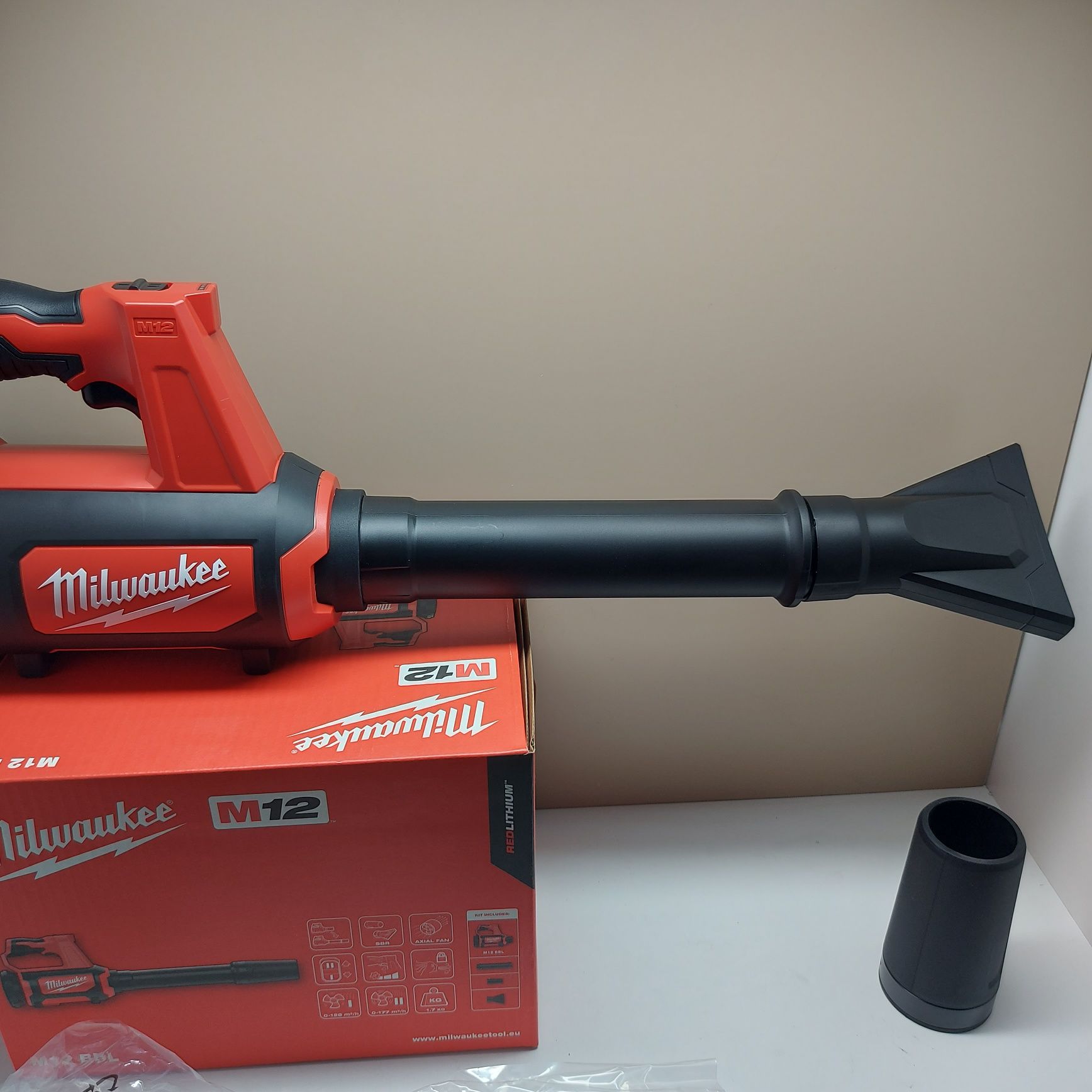 Milwaukee M12 BBL-0 Акумулаторна въздуходувка 12 V