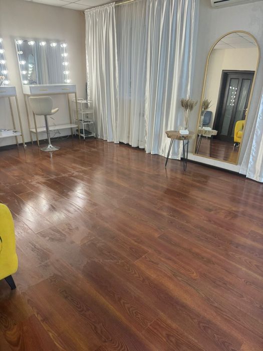 Сдам в аренду стол для визажиста