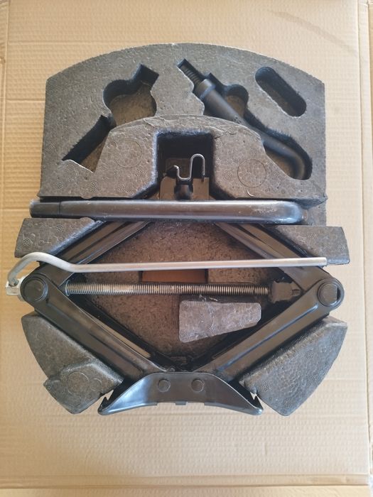 Kit Roata rezerva Ford Focus Mondeo C-Max S-Max Galaxy