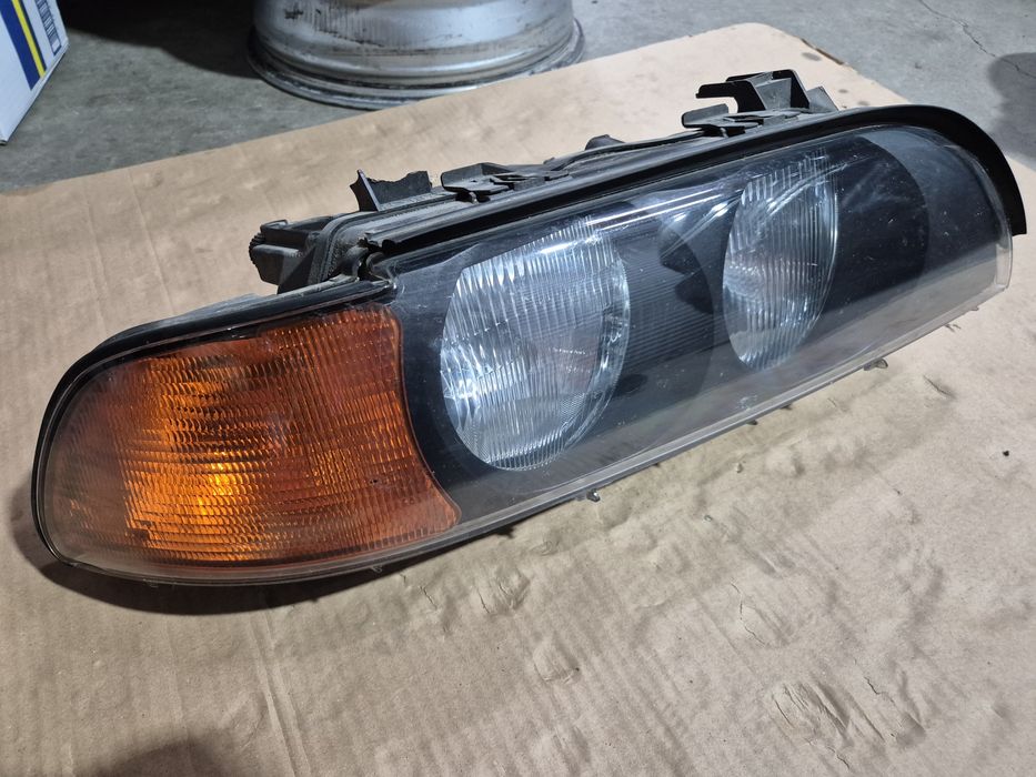 Десен фар Бмв Е39 Hella 5 серия BMW E39 фарове