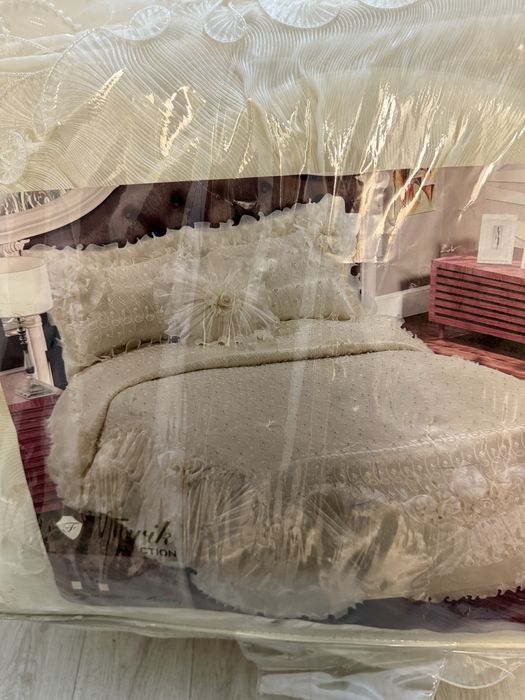 Одежды пальто ,куртки и костюмы