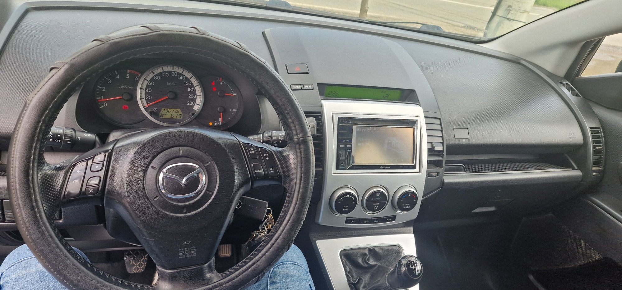 Vând/Schimb Mazda 5,7 locuri