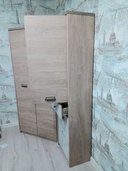 Шкаф для одежды детской комнаты