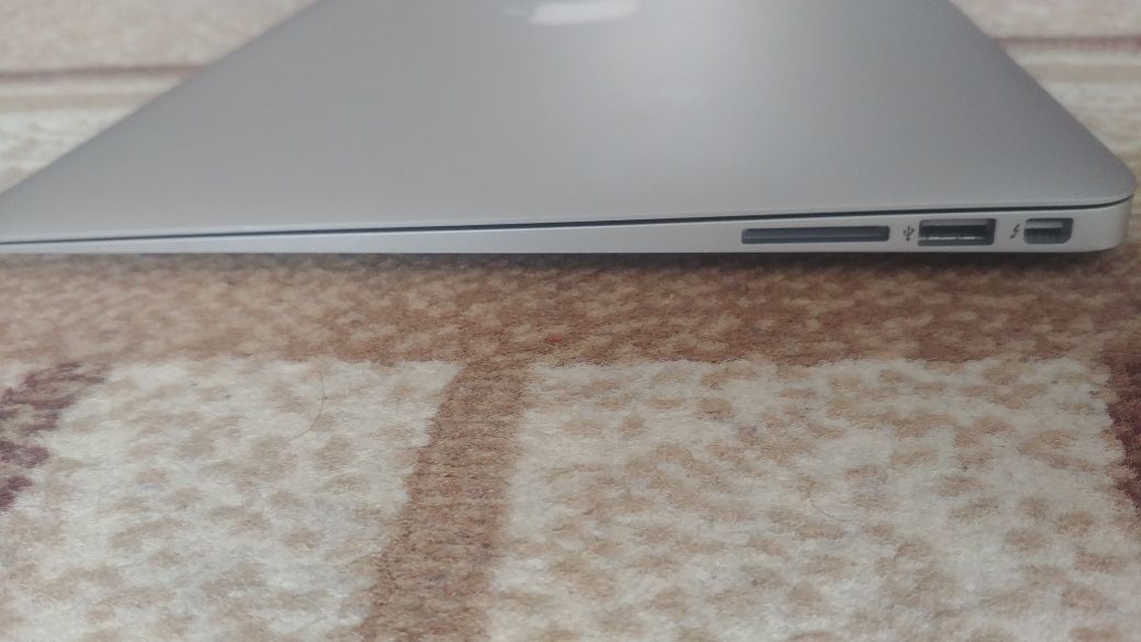 Macbook 13 inch mid 2013