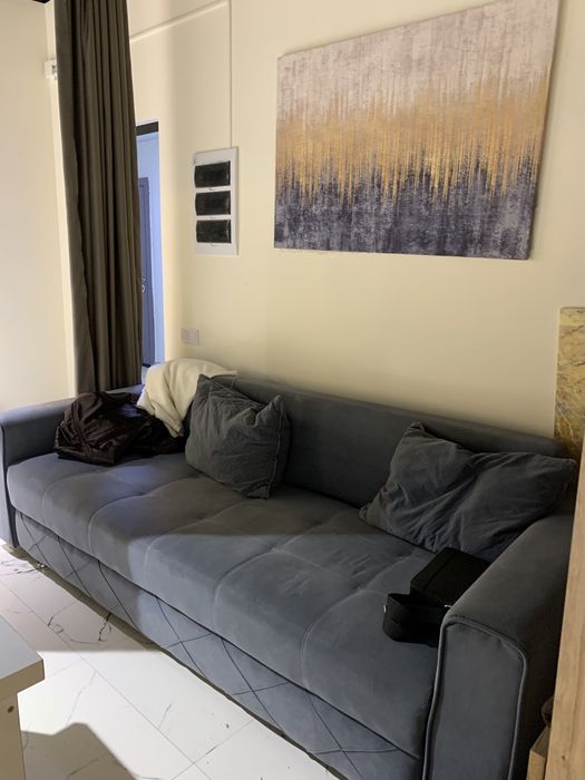 Диван + стол.